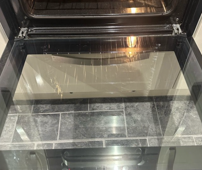 Oven door glass after cleaning - crystal clear