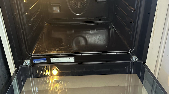 Oven door after cleaning - crystal clear glass