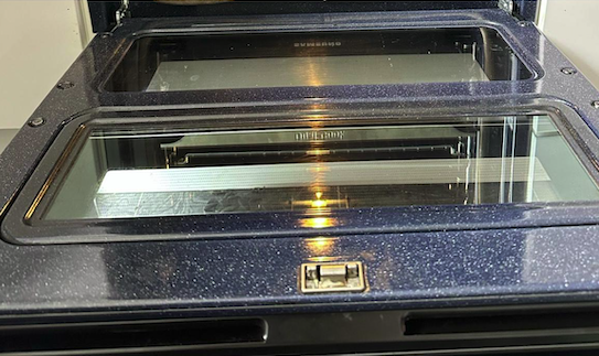 Oven door glass after cleaning - crystal clear and sparkling