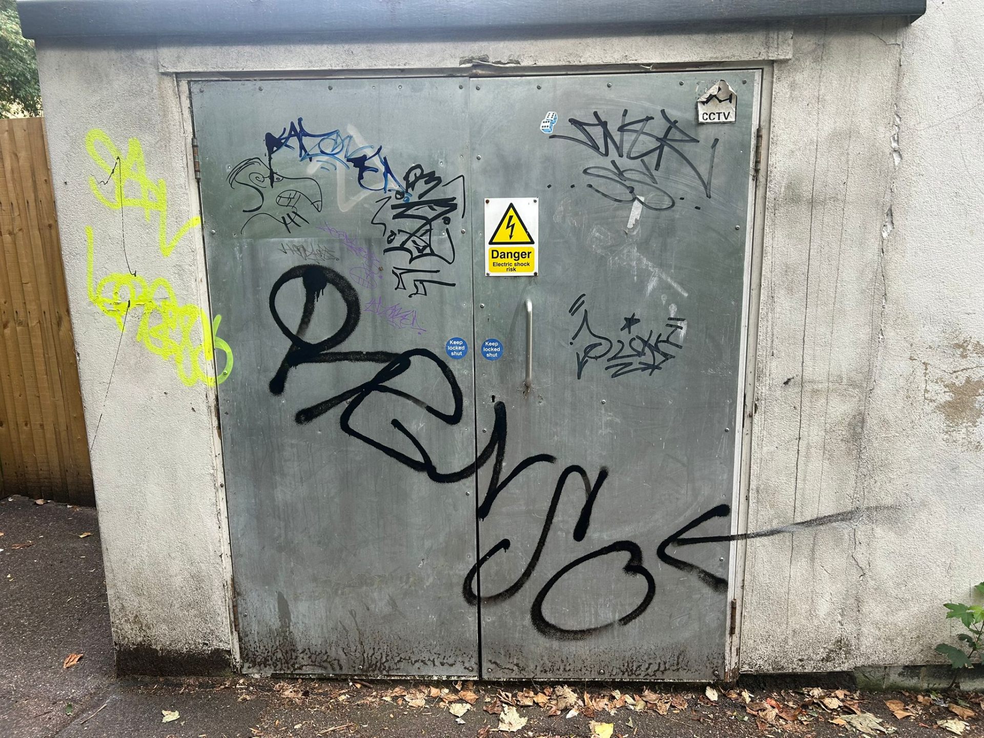 After - Clean wall with graffiti fully removed
